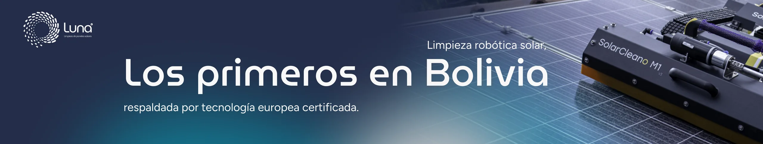 Robot Luna limpiando paneles solares